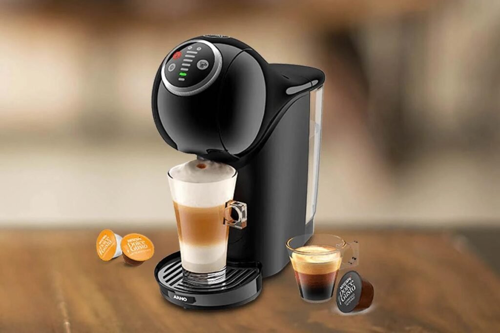 Se você está procurando uma cafeteira de cápsulas moderna, compacta e capaz de preparar diversas bebidas com facilidade, a Cafeteira Dolce Gusto Genio S Plus provavelmente já apareceu entre suas opções.